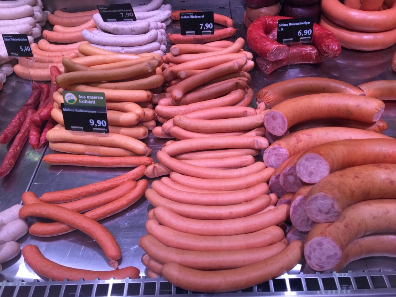 charcuterie-LA BASTIDE-min_sausages_meat_butchery-1069321